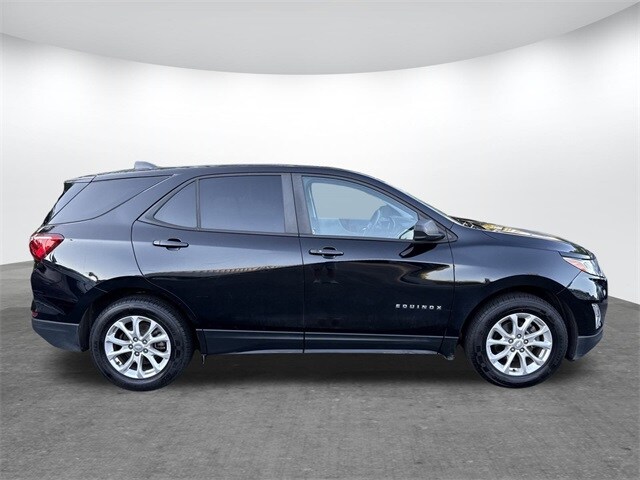 2020 Chevrolet Equinox LS photo 3