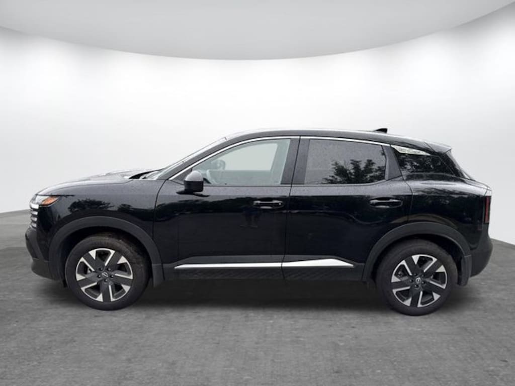 Used 2025 Nissan Kicks SV SUV