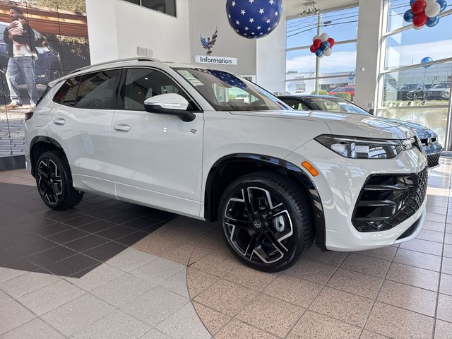 2026 Volkswagen Tiguan 2.0T SEL R-Line Turbo 4Motion's photo