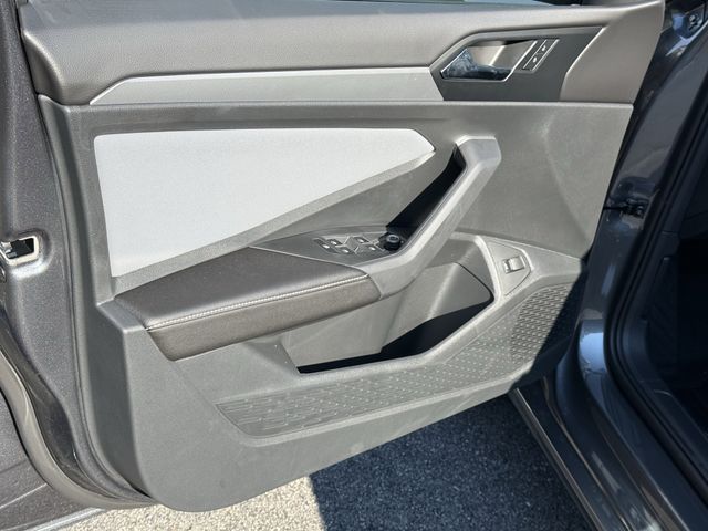 2025 Volkswagen Jetta SE - Photo 8