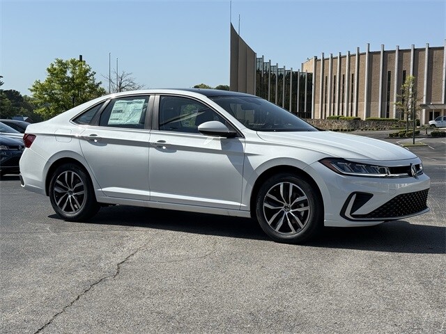 2025 Volkswagen Jetta 1.5T SE photo 3