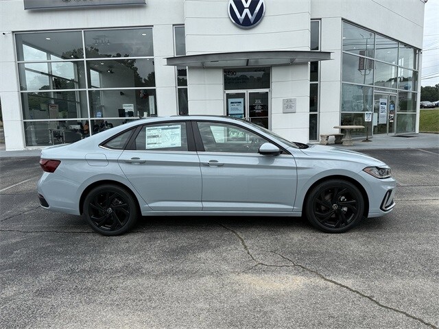 2025 Volkswagen Jetta 1.5T SE photo 3