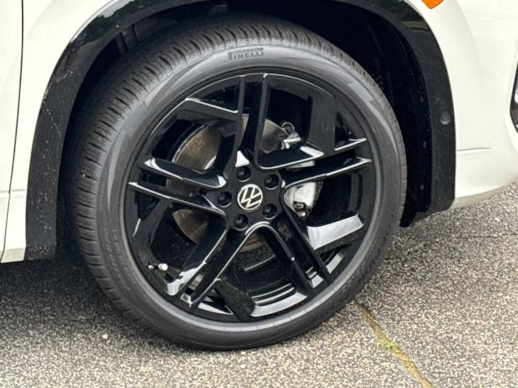 New 2026 Volkswagen Tiguan SE R-Line Black SUV