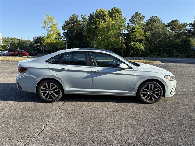 2025 Volkswagen Jetta 1.5T SE photo 3