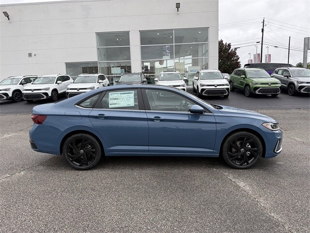 2026 Volkswagen Jetta 1.5T SE photo 3