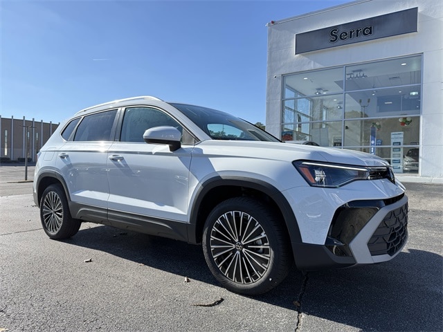 2025 Volkswagen Taos SE's photo