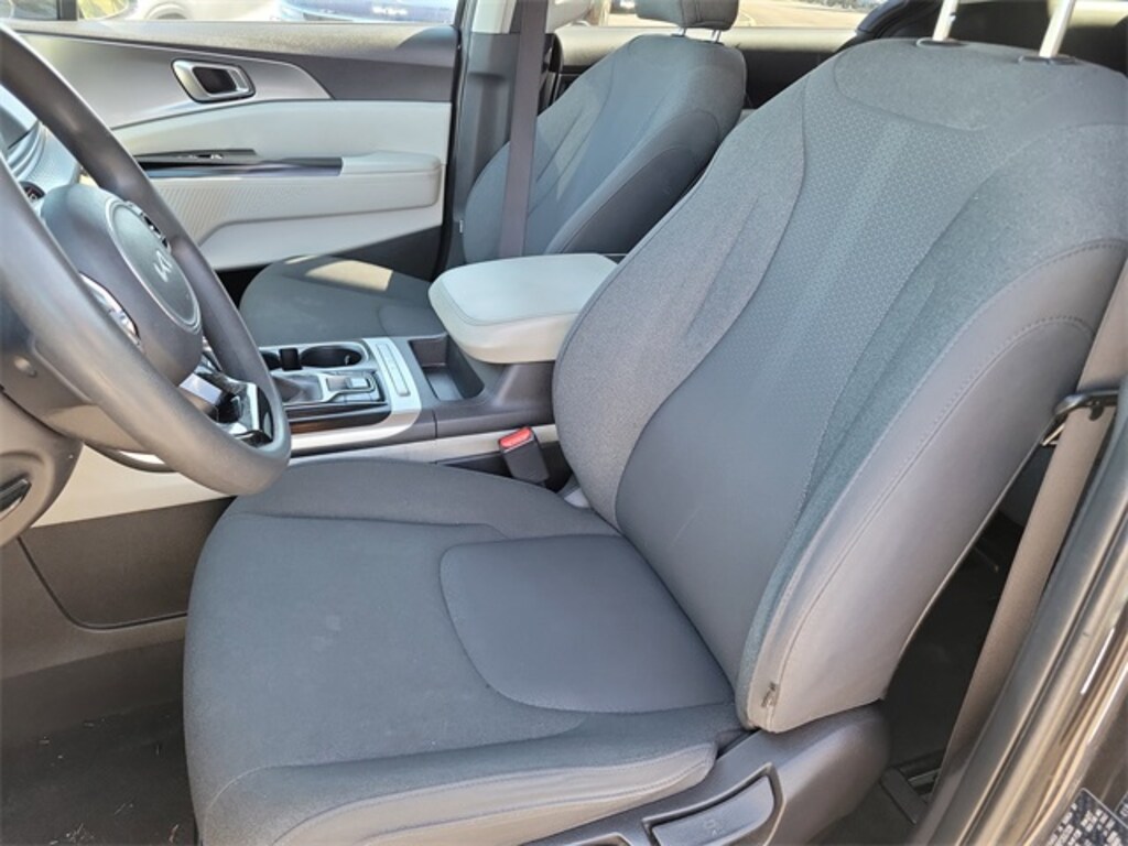 Used 2023 Kia Carnival LX MPV