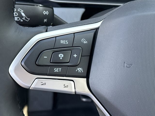 2025 Volkswagen Jetta SE - Photo 13