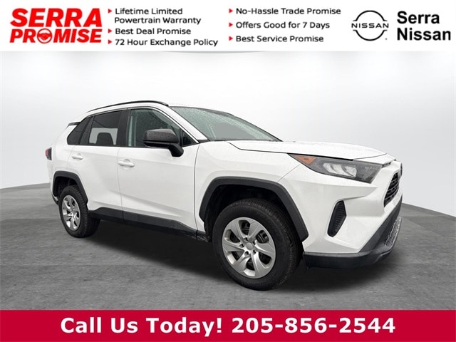 2021 Toyota RAV4 LE's photo
