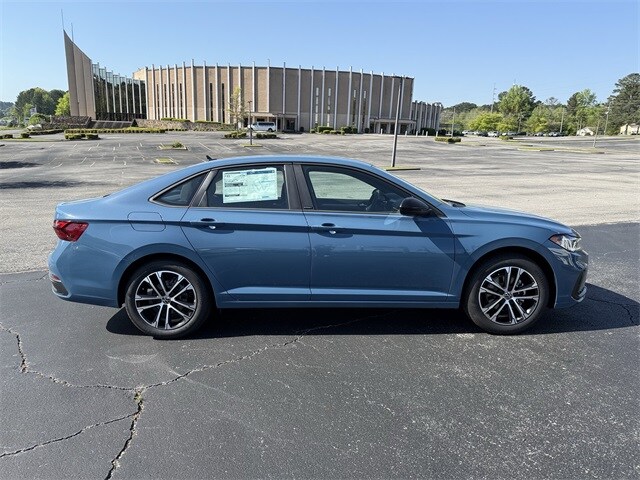 2026 Volkswagen Jetta 1.5T Sport photo 3