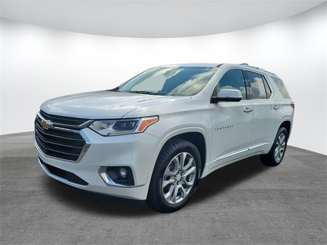 2021 Chevrolet Traverse Premier photo 2