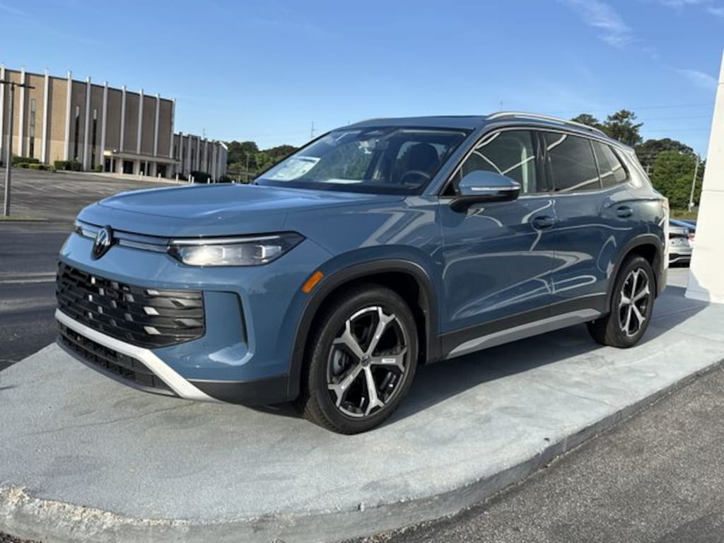New 2026 Volkswagen Tiguan 2.0T SE SUV
