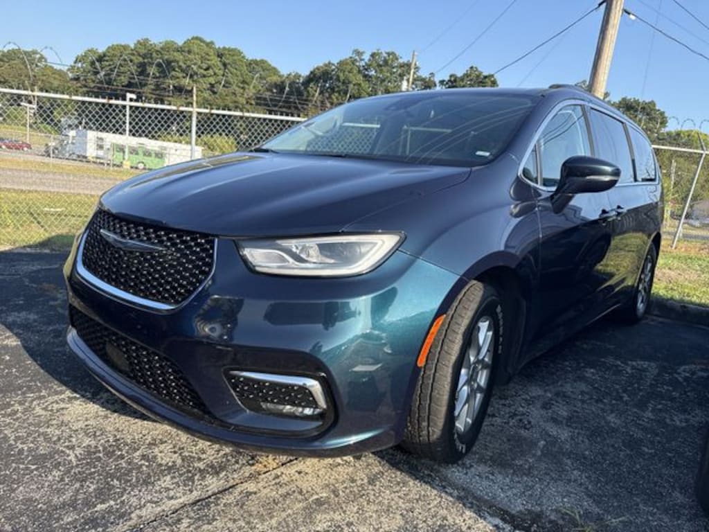Used 2022 Chrysler Pacifica Touring L Van Passenger Van