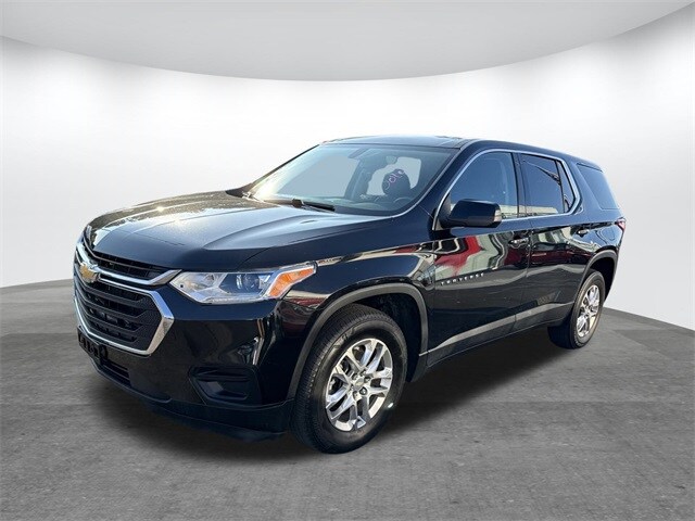 2021 Chevrolet Traverse 1LS photo 2