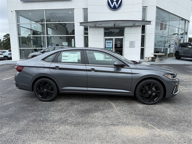 2025 Volkswagen Jetta 1.5T SE photo 3