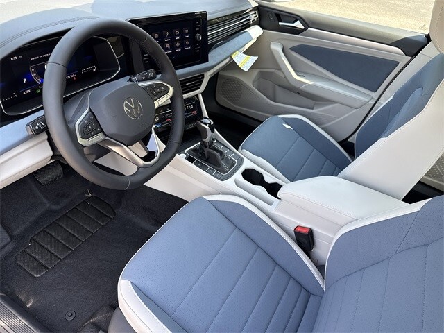 2025 Volkswagen Jetta 1.5T SE photo 4