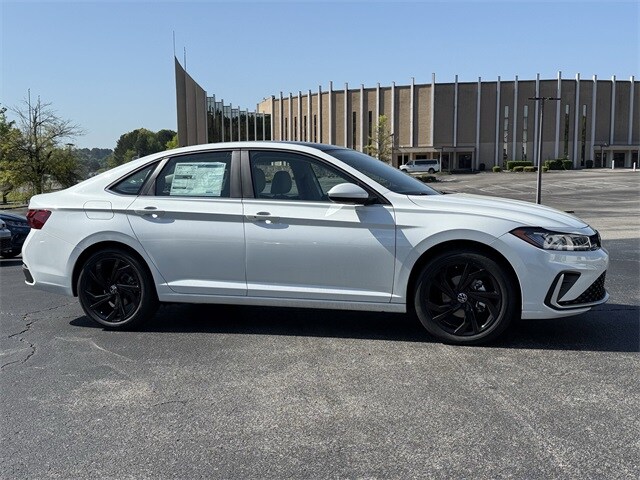 2025 Volkswagen Jetta 1.5T SE photo 3