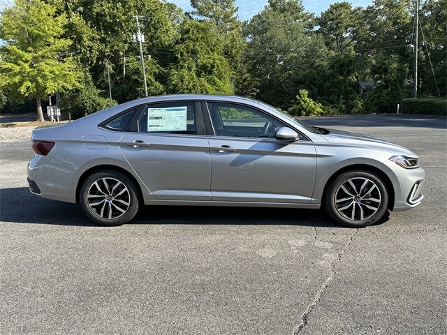 2025 Volkswagen Jetta 1.5T SE photo 3