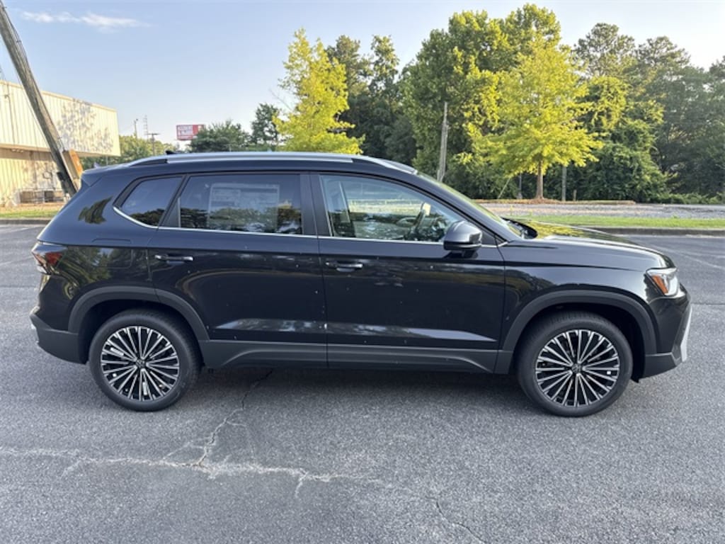 New 2025 Volkswagen Taos 1.5T SE SUV