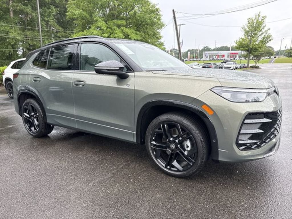 New 2026 Volkswagen Tiguan 2.0T SE R-Line Black SUV