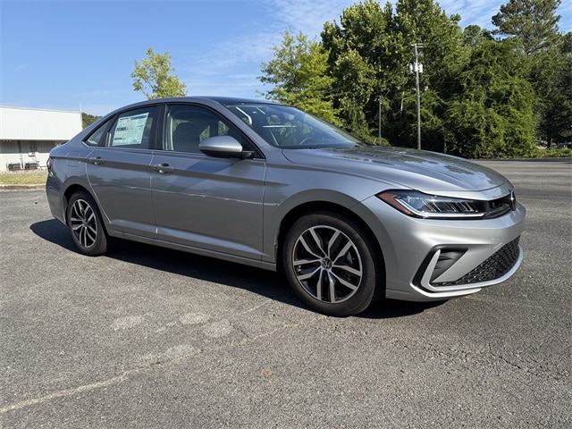 2025 Volkswagen Jetta SE's photo