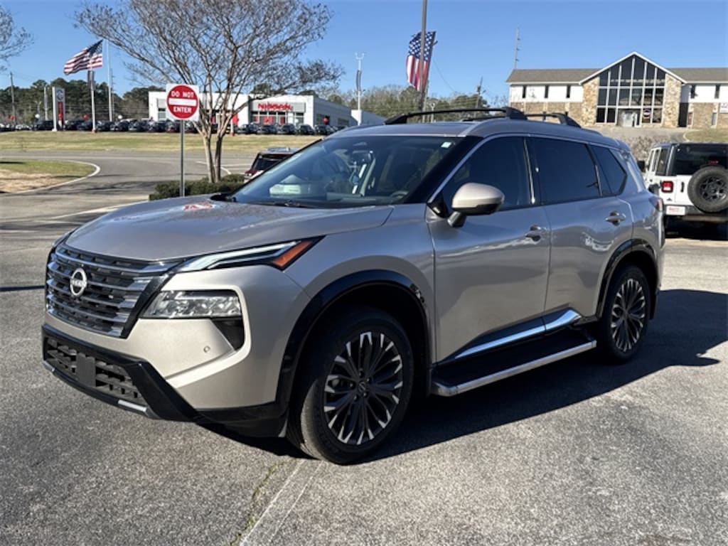 Used 2025 Nissan Rogue Platinum SUV