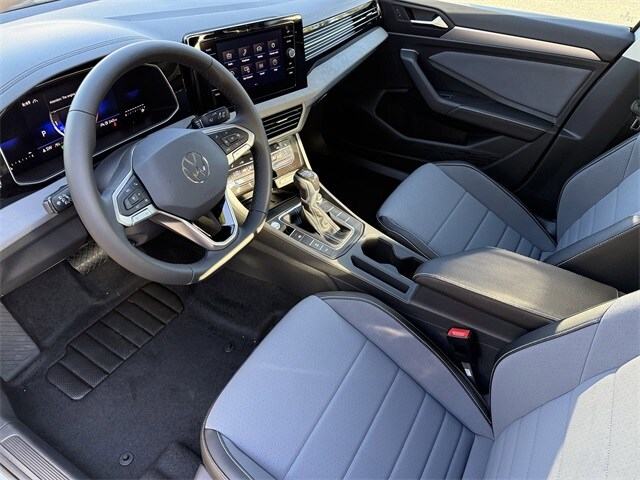 2025 Volkswagen Jetta 1.5T SE photo 4