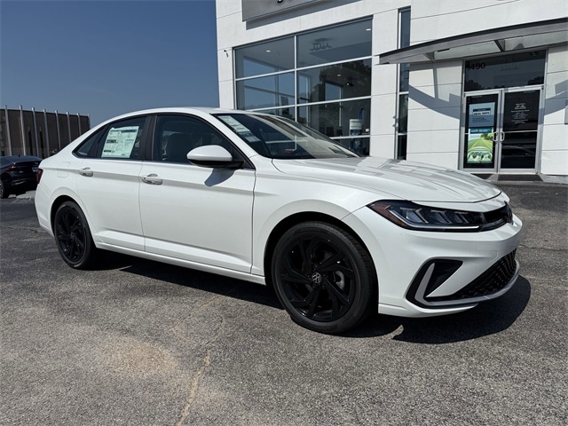 2025 Volkswagen Jetta SE's photo