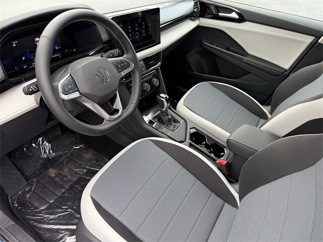 2025 Volkswagen Taos S photo 2