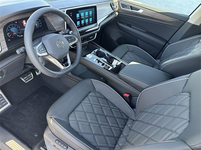 2025 Volkswagen Atlas SEL Premium R-Line photo 4