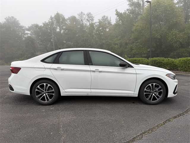 2025 Volkswagen Jetta 1.5T Sport photo 2