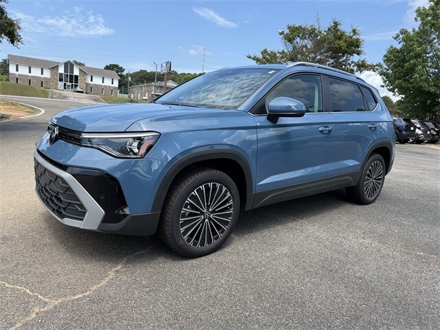 2025 Volkswagen Taos SE photo 2