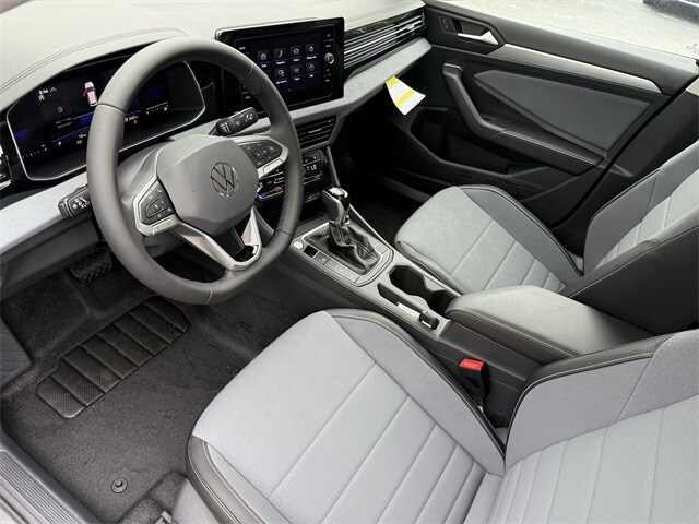 2025 Volkswagen Jetta 1.5T SE photo 4