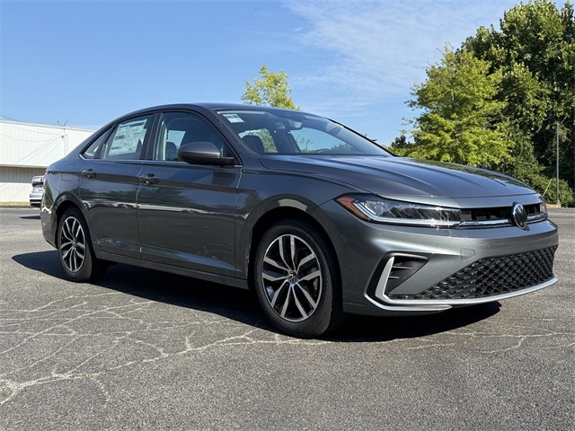 2025 Volkswagen Jetta SE's photo