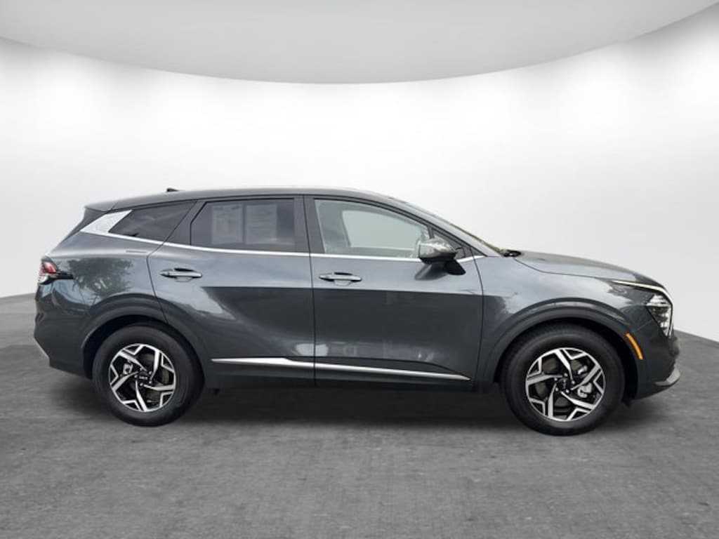 Used 2025 Kia Sportage LX SUV