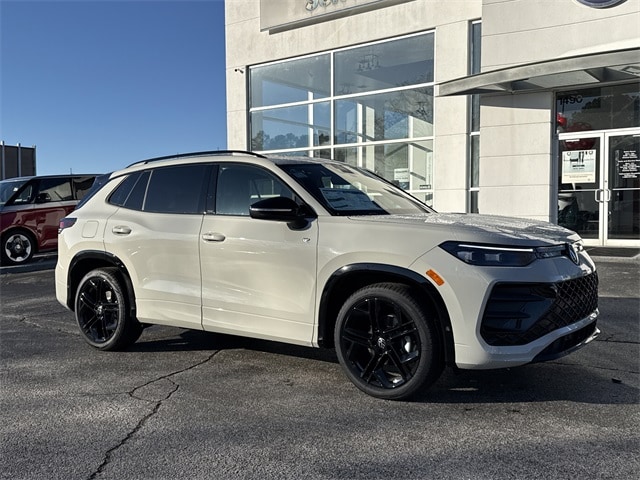 2026 Volkswagen Tiguan SE R-LINE BLACK's photo