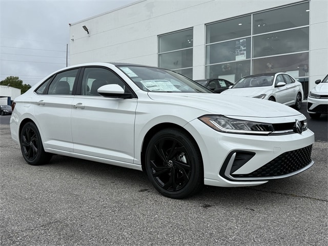 2025 Volkswagen Jetta SE's photo