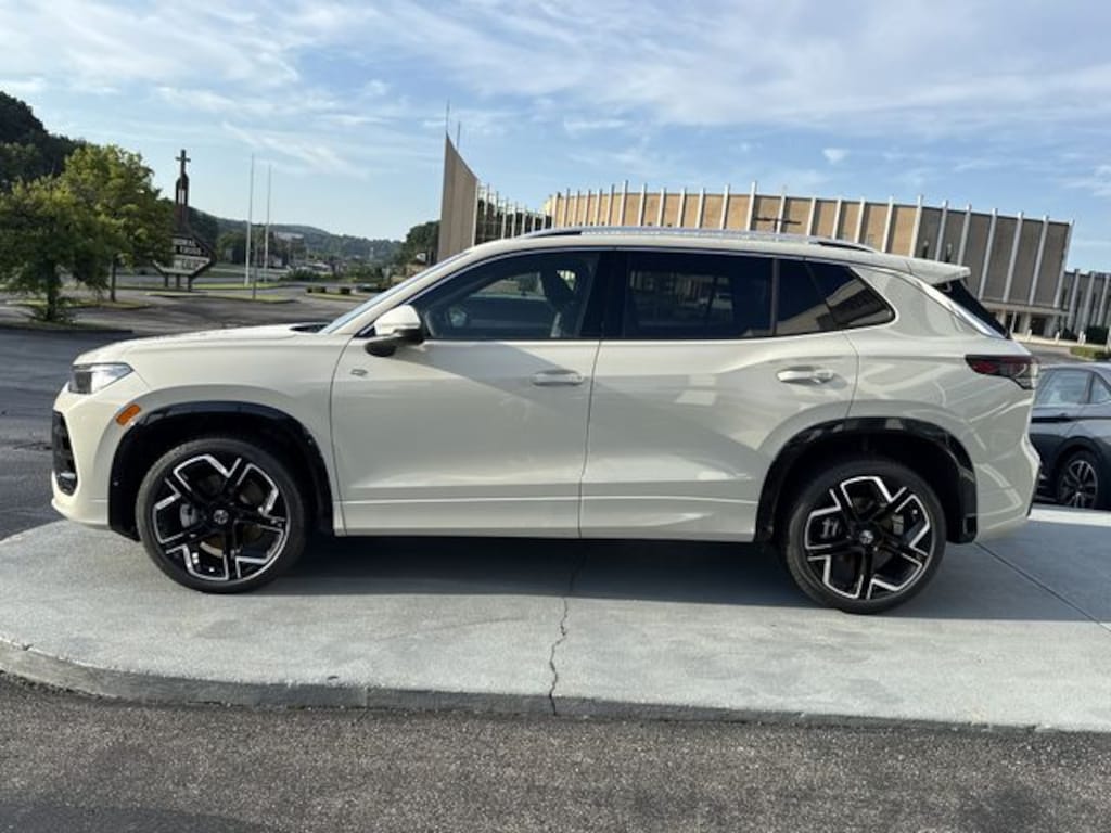 New 2026 Volkswagen Tiguan SEL R-Line Turbo SUV