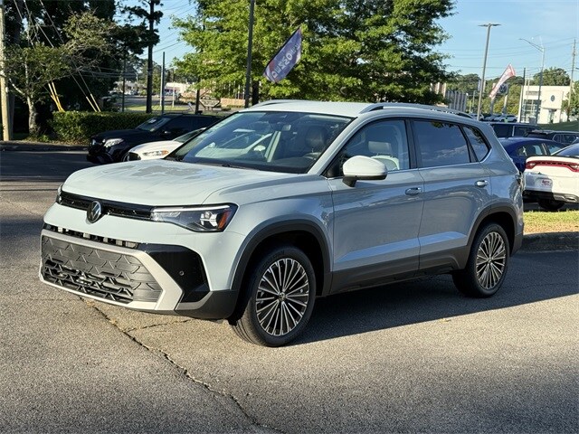 2025 Volkswagen Taos SE photo 2