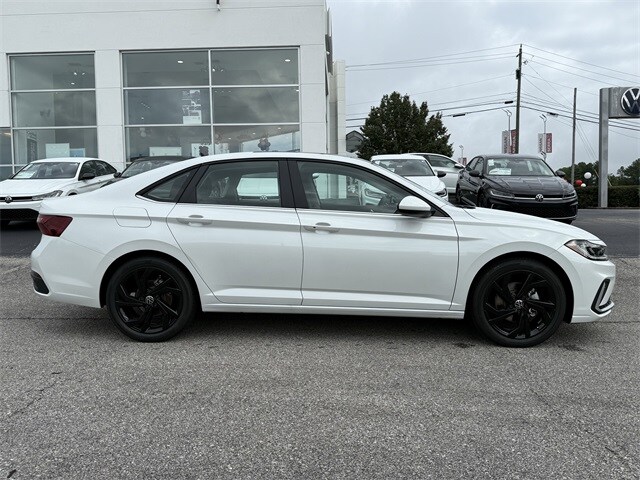 2025 Volkswagen Jetta 1.5T SE photo 3