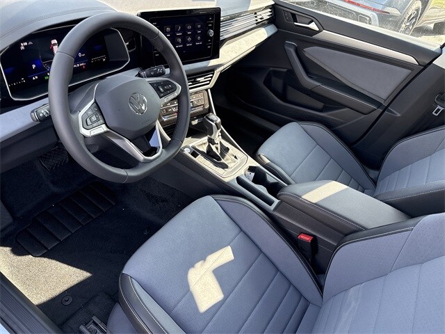 2025 Volkswagen Jetta 1.5T SE photo 3