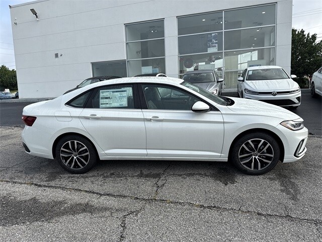 2025 Volkswagen Jetta 1.5T SE photo 3