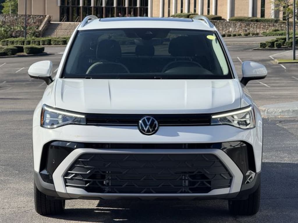 New 2025 Volkswagen Taos 1.5T SE SUV