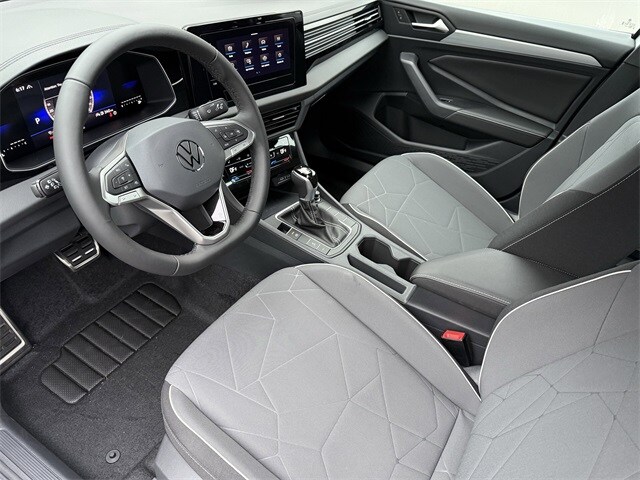 2025 Volkswagen Jetta 1.5T Sport photo 3