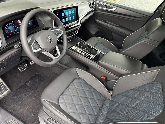 2025 Volkswagen Atlas Cross Sport SEL Premium R-Line photo 4