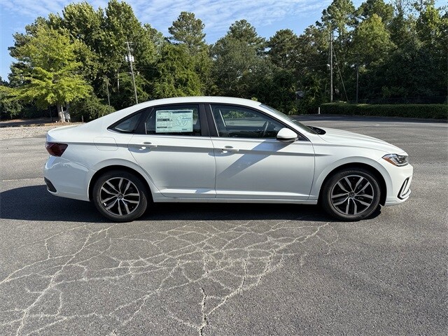 2025 Volkswagen Jetta 1.5T SE photo 3