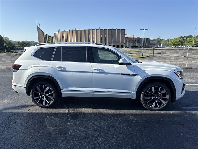 2025 Volkswagen Atlas SEL Premium R-Line photo 3