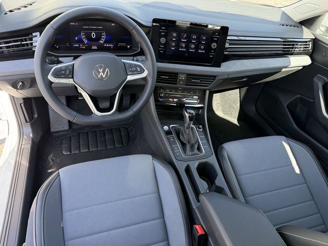 2025 Volkswagen Jetta SE - Photo 11