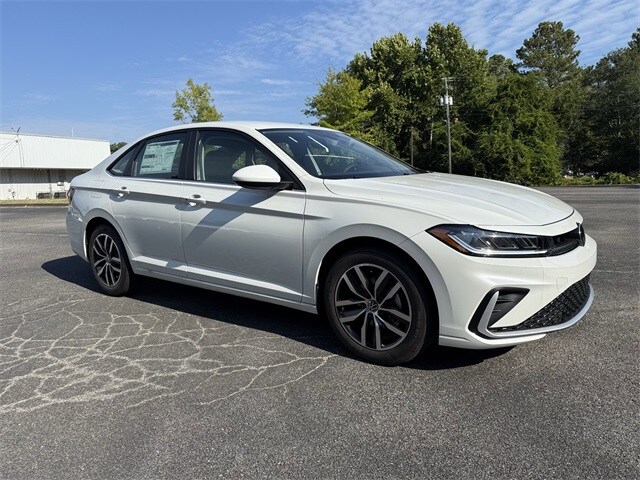 2025 Volkswagen Jetta SE's photo