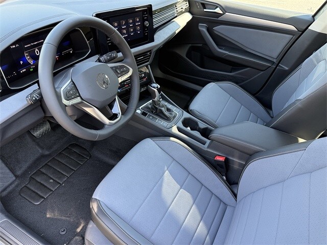 2025 Volkswagen Jetta 1.5T SE photo 2